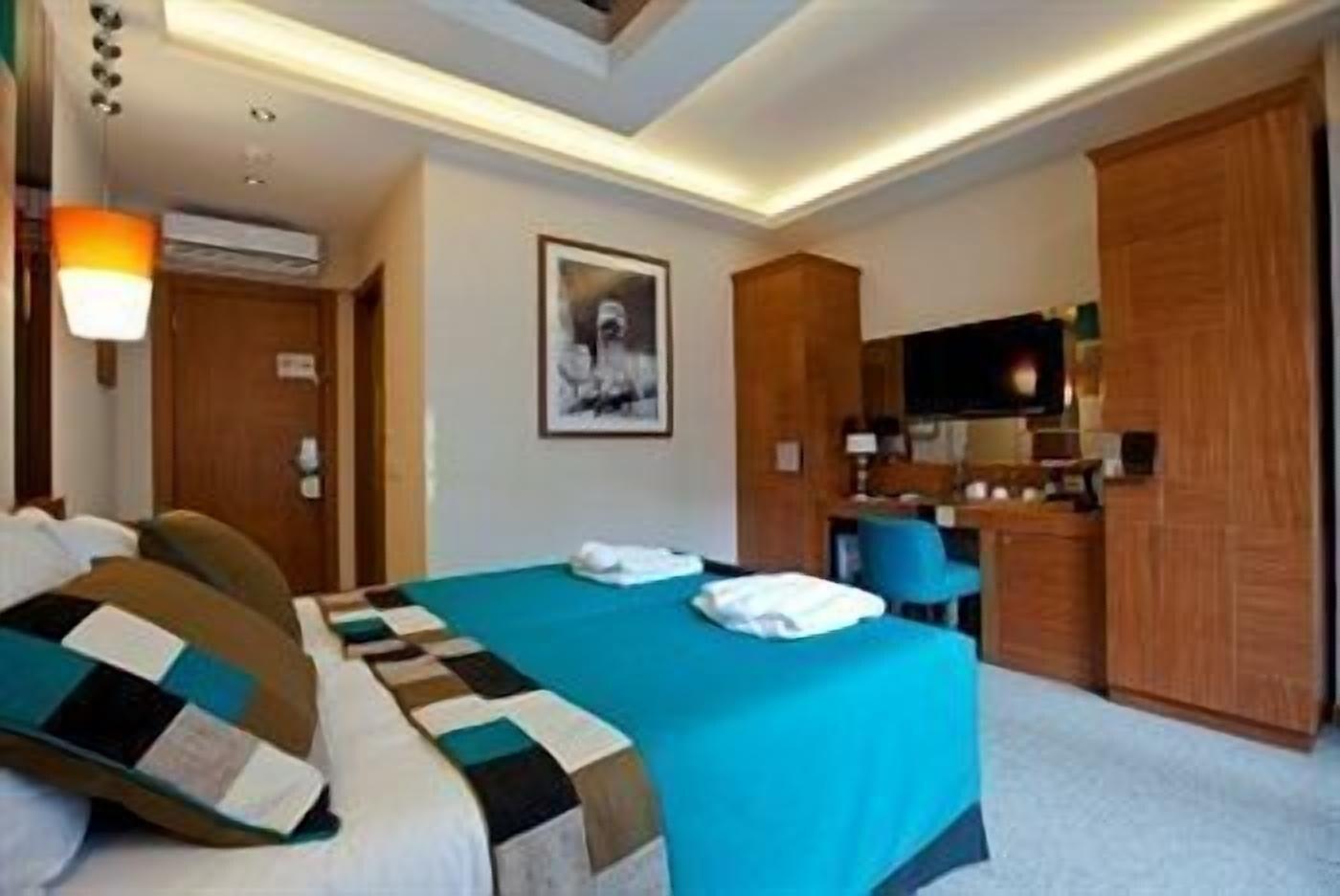 Collage Taksim Hotel Istanbul Luaran gambar