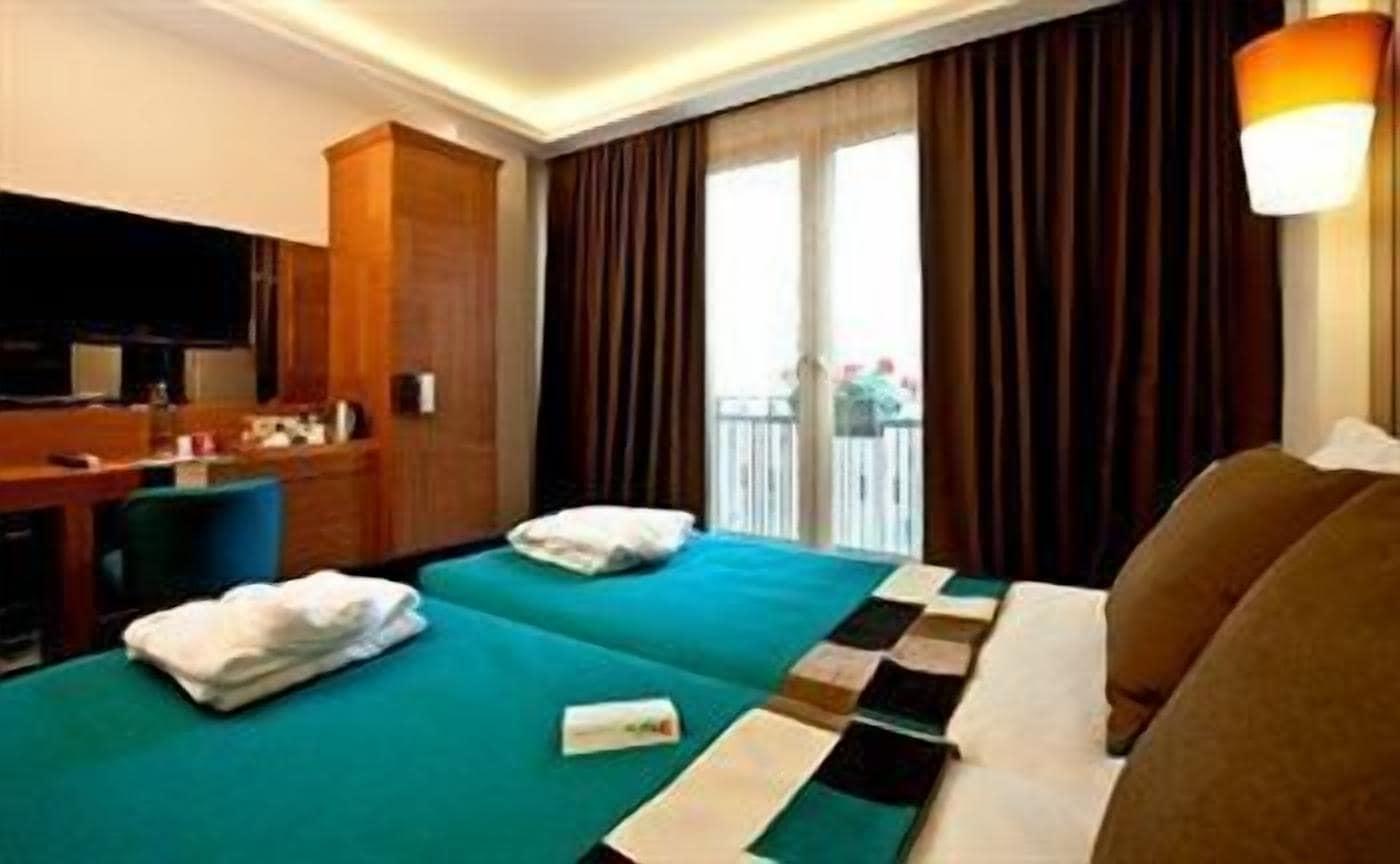 Collage Taksim Hotel Istanbul Luaran gambar